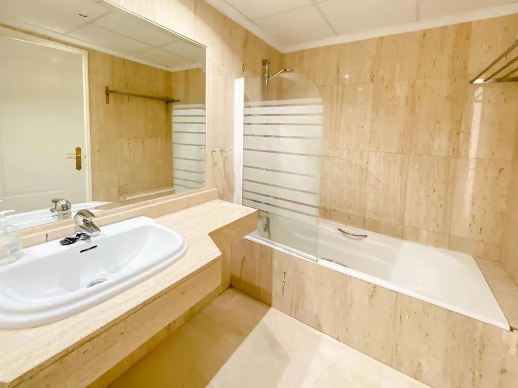 Apartamento En Los Patios De Santa Maria Golf Marbella